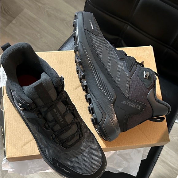 Quechua Men's Black and Gray Athletic Shoes - Picture 3 of 15